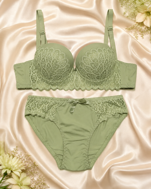 Scalloped Lace Underwire Bra & Panty Set – Vellure (view 15)